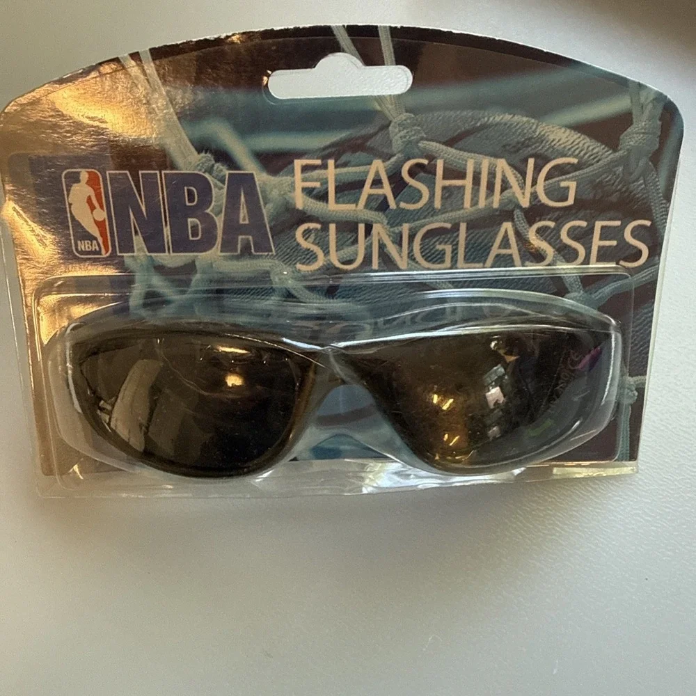 1 Pair NWT NBA Detroit Pistons Sunglasses  UV 400 BASKETBALL Not flashing lights